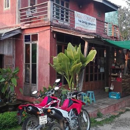 Maeloegyi Maesariang Hotel Mae Sariang Exterior photo