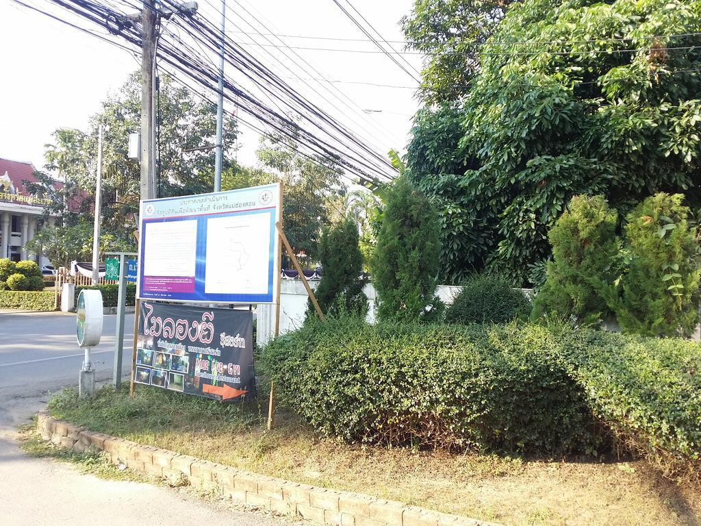 Maeloegyi Maesariang Hotel Mae Sariang Exterior photo