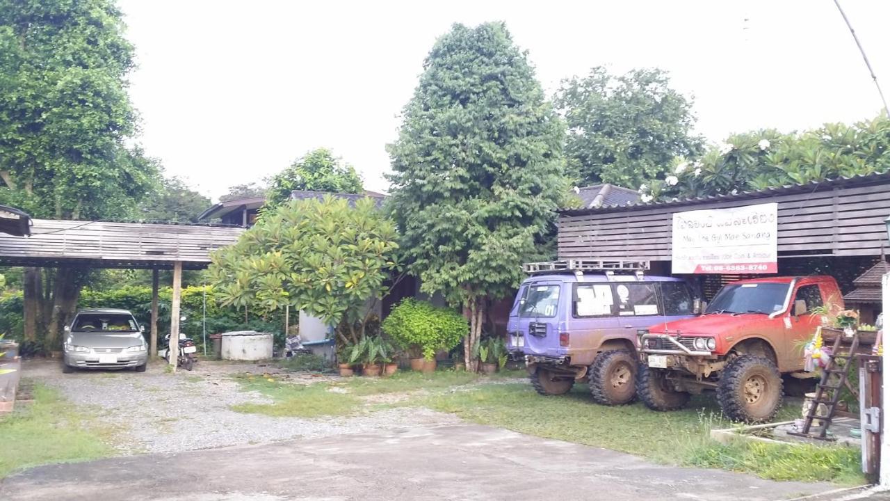 Maeloegyi Maesariang Hotel Mae Sariang Exterior photo